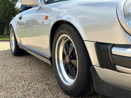 Porsche 911 CARRERA 3.2 CONVERTIBLE 15