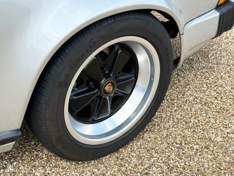 Porsche 911 CARRERA 3.2 CONVERTIBLE 45