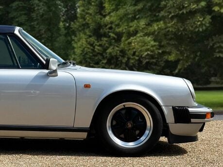 Porsche 911 CARRERA 3.2 CONVERTIBLE 13