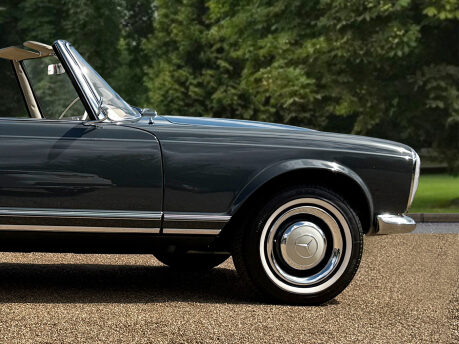 Mercedes-Benz SL Series 230 SL 12