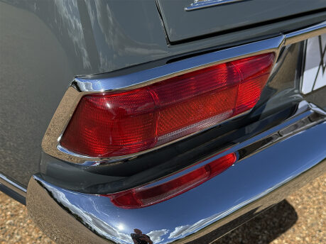 Mercedes-Benz SL Series 230 SL 22