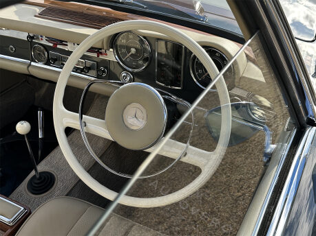 Mercedes-Benz SL Series 230 SL 66