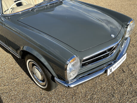 Mercedes-Benz SL Series 230 SL 33