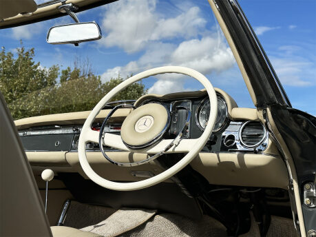 Mercedes-Benz SL Series 230 SL 64