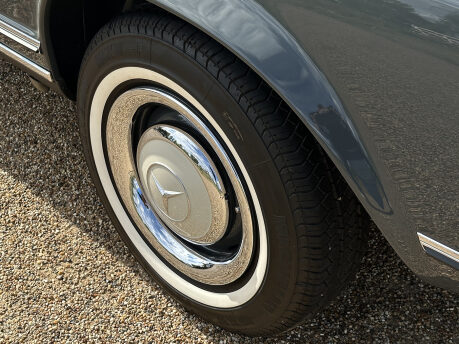 Mercedes-Benz SL Series 230 SL 43