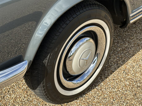 Mercedes-Benz SL Series 230 SL 44