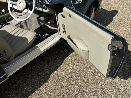 Mercedes-Benz SL Series 230 SL 49