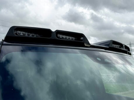 Land Rover Defender V8 31