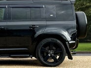 Land Rover Defender V8 11