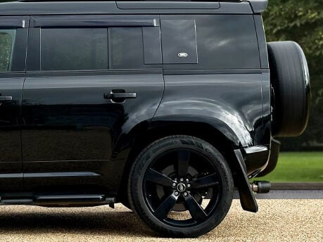 Land Rover Defender V8 11