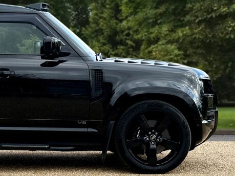 Land Rover Defender V8 13