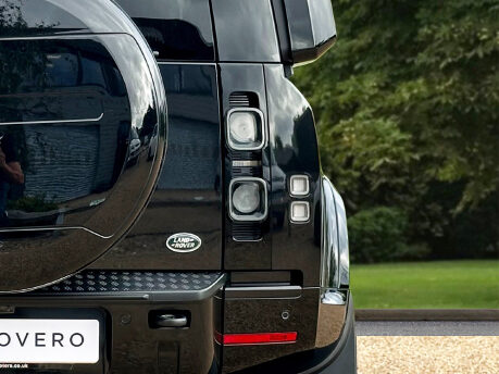 Land Rover Defender V8 21
