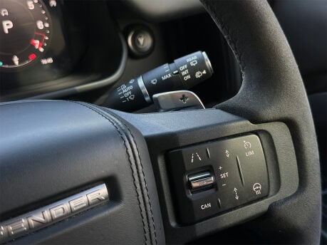 Land Rover Defender V8 63