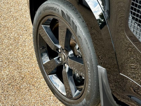 Land Rover Defender V8 37