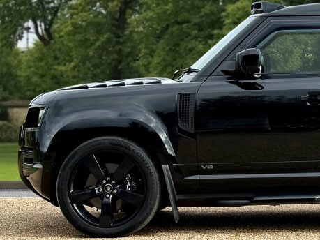 Land Rover Defender V8 10