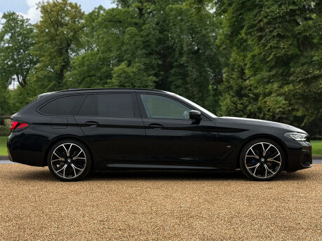 BMW 5 Series 520D M SPORT TOURING MHEV 4