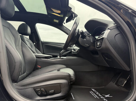 BMW 5 Series 520D M SPORT TOURING MHEV 43