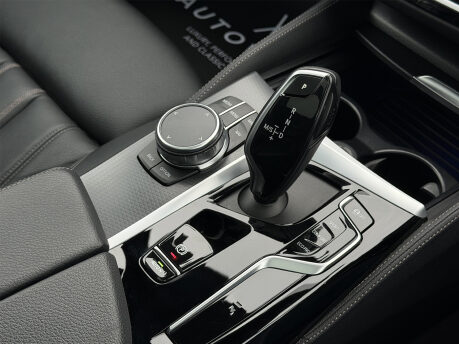 BMW 5 Series 520D M SPORT TOURING MHEV 60