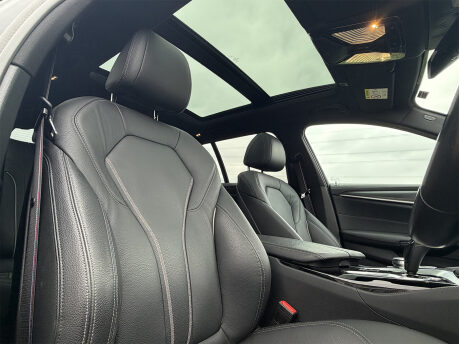 BMW 5 Series 520D M SPORT TOURING MHEV 45