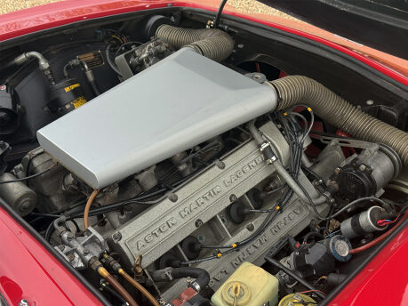 Aston Martin V8 59