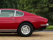 Aston Martin V8 10