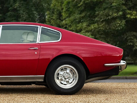 Aston Martin V8 10
