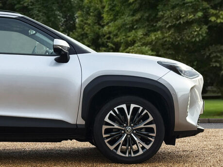 Toyota Yaris Cross EXCEL 13