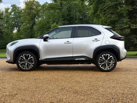 Toyota Yaris Cross EXCEL 8