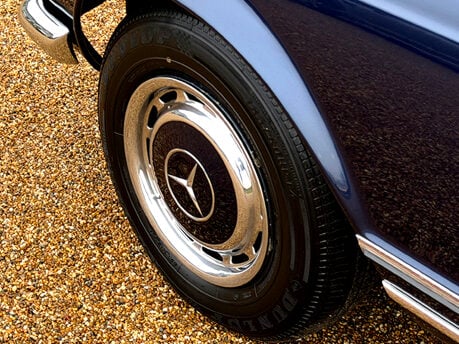 Mercedes-Benz SL Series 280 SL 44