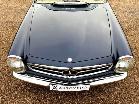 Mercedes-Benz SL Series 280 SL 26