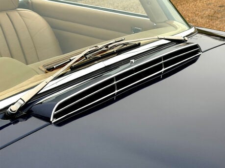 Mercedes-Benz SL Series 280 SL 32