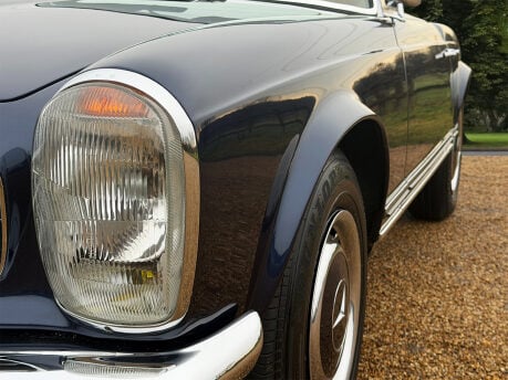 Mercedes-Benz SL Series 280 SL 18