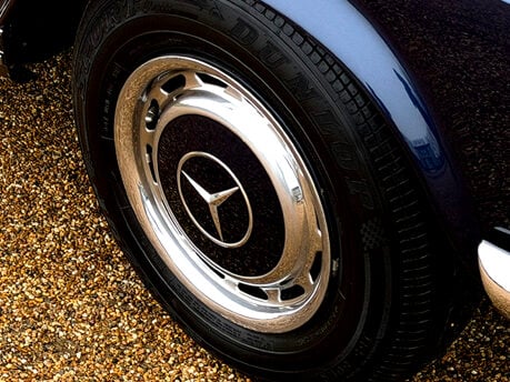 Mercedes-Benz SL Series 280 SL 46