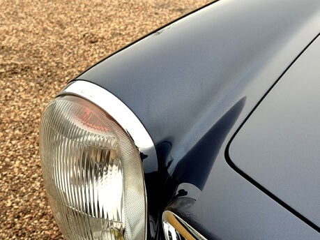 Mercedes-Benz SL Series 280 SL 33