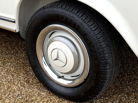 Mercedes-Benz SL Series 230SL Pagoda 37