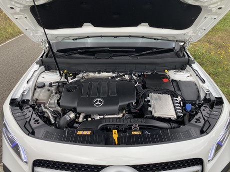 Mercedes-Benz GLB GLB 220D 4Matic AMG Line Premium Plus Auto Diesel 7SEATER/PANROOF/DISTRONIC 41