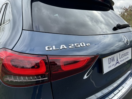 Mercedes-Benz GLA Class GLA 250e Exclusive Edition Premium Auto Petrol Hybrid PARKTRONIC/CAMERA/SAT 35