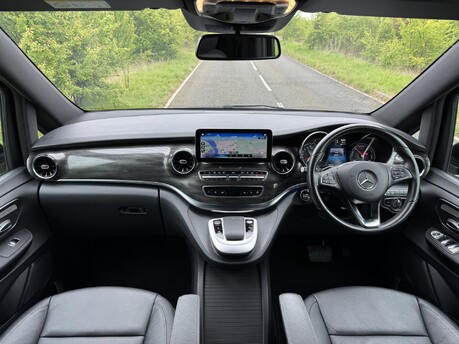Mercedes-Benz Eqv EQV 300 Sport Premium Auto Electric 7 SEATER/STARLIGHT ROOF/VIP SEATS 17