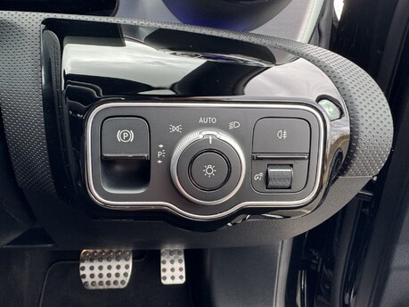 Mercedes-Benz A Class A250e AMG Line Premium Auto Petrol Hybrid 15KWH REVERSE CAM/PARKTRONIC/NAV 16