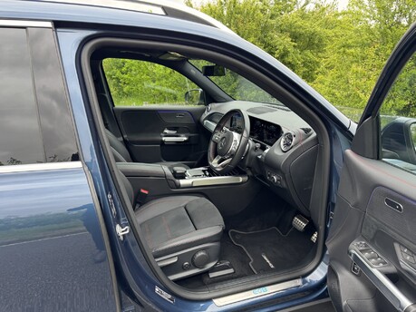 Mercedes-Benz EQB EQB 300 66KWH 4Matic AMG Line Premium Auto Electric 7 SEATER/PAN ROOF/NAV 6
