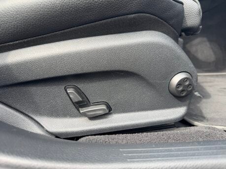 Mercedes-Benz E Class E220 D SE Auto Diesel Estate DIGITAL DASH/PARKTRONIC/LEATHER/SAT NAV 19