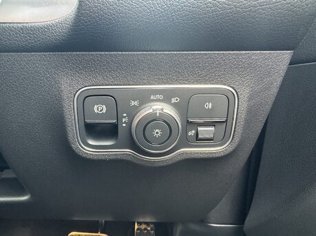 Mercedes-Benz GLB GLB 200 MHEV AMG Line Premium Auto Petrol 7 SEATER/PARKTRONIC/SAT NAV 20
