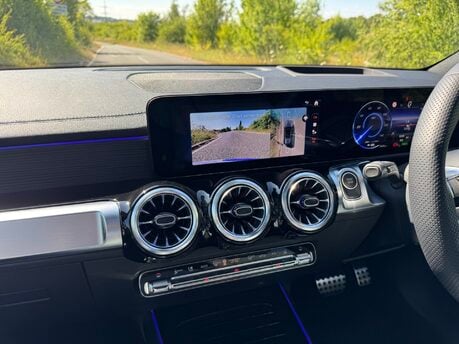 Mercedes-Benz EQB EQB 250 + 70KWH AMG Line Premium Plus Auto Electric 7 SEATER/PAN ROOF/VAT Q 9