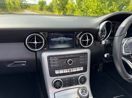 Mercedes-Benz SLC SLC 200 AMG Line Convertible Manual LEATHER/SAT NAV/REVERSE CAMERA 19