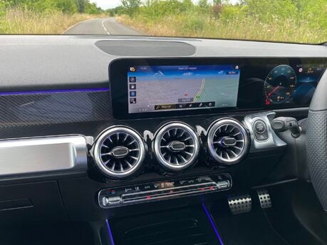 Mercedes-Benz GLB GLB 220D 4Matic AMG Line Premium Auto Diesel 7 SEATER/PARKTRONIC/SAT NAV 9