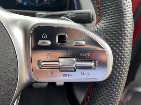 Mercedes-Benz GLB GLB 220D 4Matic AMG Line Premium Auto Diesel 7 SEATER/PARKTRONIC/SAT NAV 17