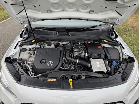 Mercedes-Benz GLA Class GLA 250e Exclusive Edition Premium Auto Petrol Hybrid PHEV 15KWH PARKTRONIC 34