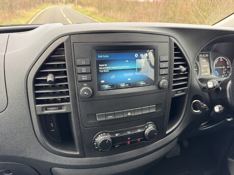 Mercedes-Benz eVito Tourer Premium L3 Auto Electric 9 Seater 100 KWH EX-LWB/PARKTRONIC 11