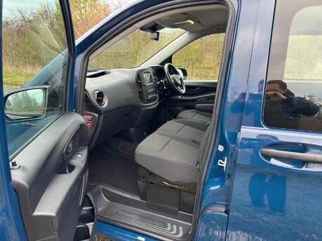 Mercedes-Benz eVito Tourer Premium L3 Auto Electric 9 Seater 100 KWH EX-LWB/PARKTRONIC 8