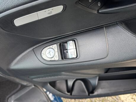 Mercedes-Benz eVito Tourer Premium L3 Auto Electric 9 Seater 100 KWH EX-LWB/PARKTRONIC 17